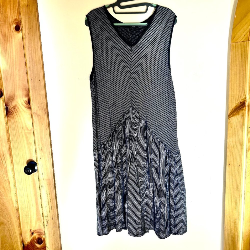 Italian Linen V-Neck Sleeveless Midi Dress